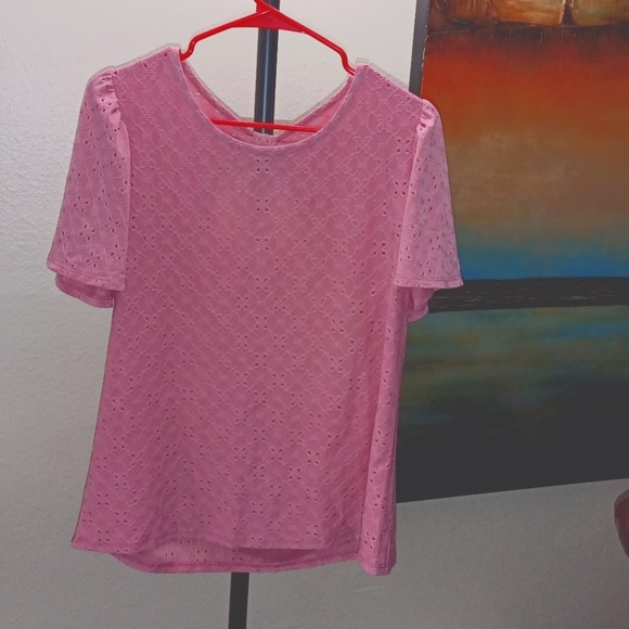 ⭐️Keyhole Expresso Pink Top ⭐️3 items for $10.00 bundle items to get the deal!⭐️ - Picture 1 of 12